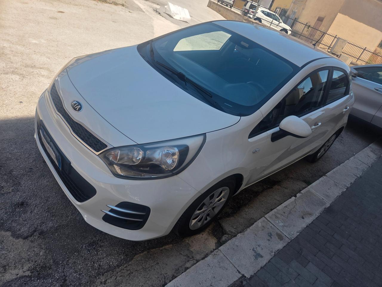 KIA RIO 1.2 BENZINA 83 CV ANNO 2016 KM 110000 CERTIF