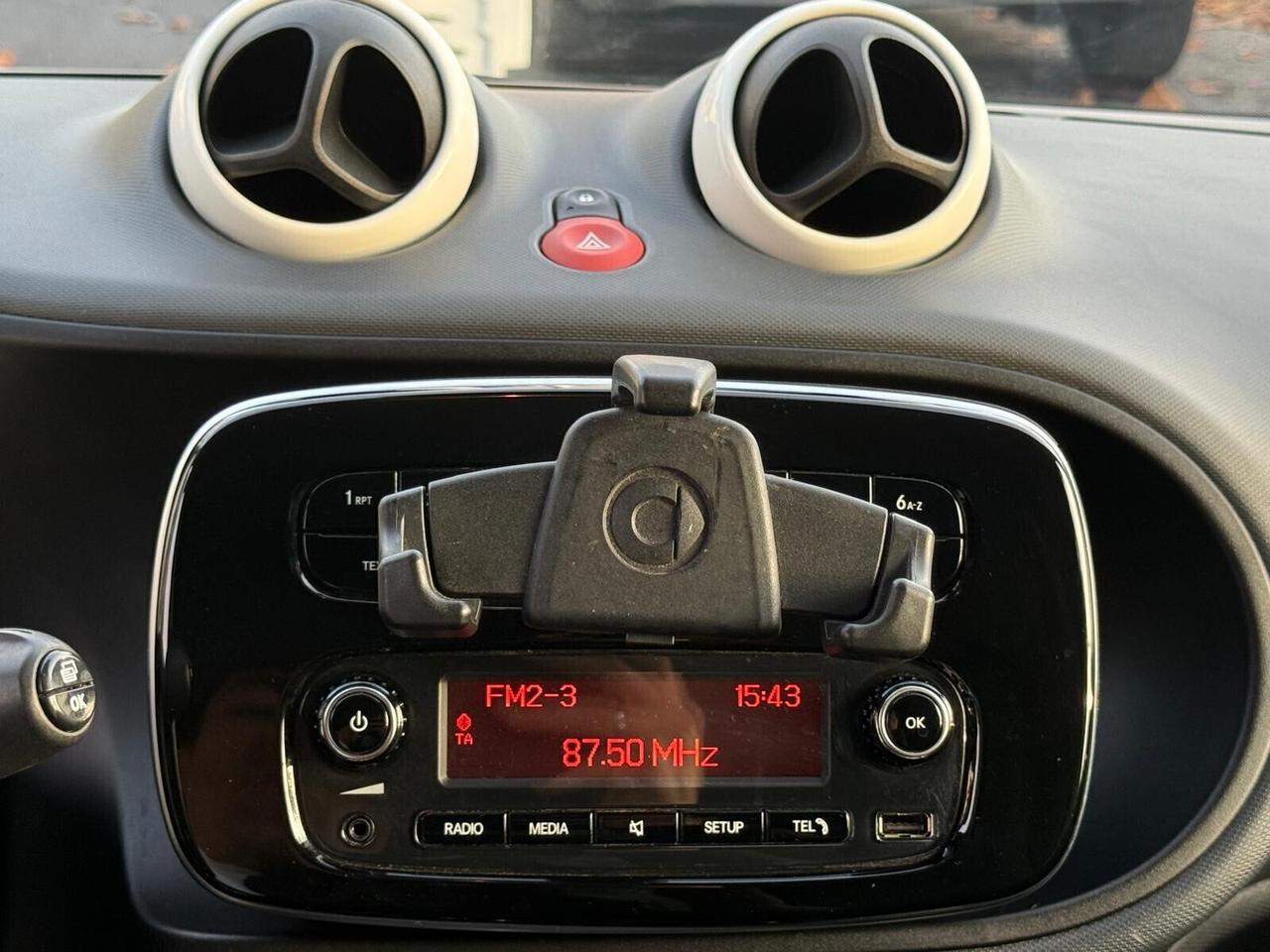 Smart ForTwo 1.0 71cv Coupe Clima cambio Auto fari nuovi