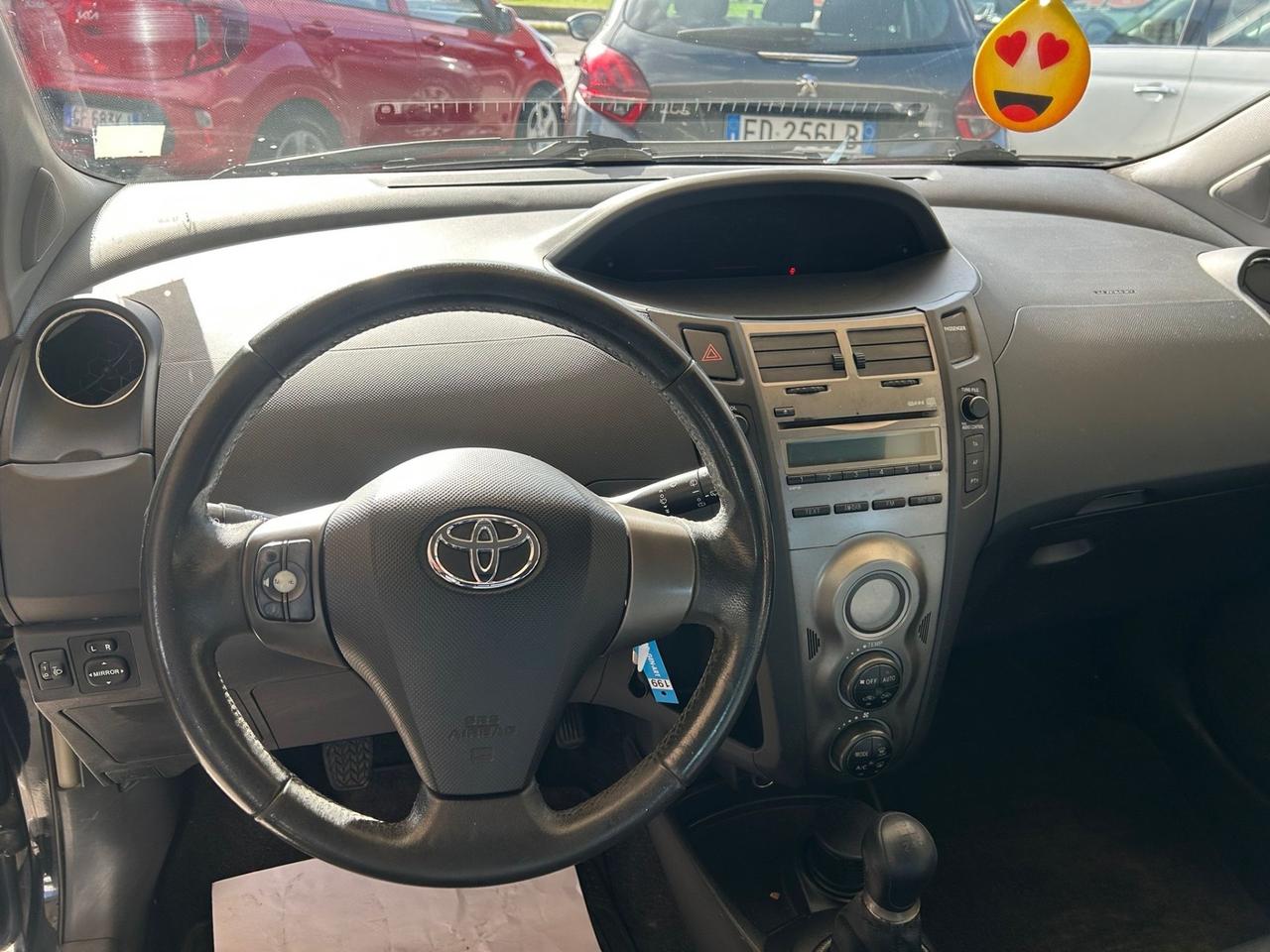 Toyota Yaris 1.0 5 porte Luxury pack