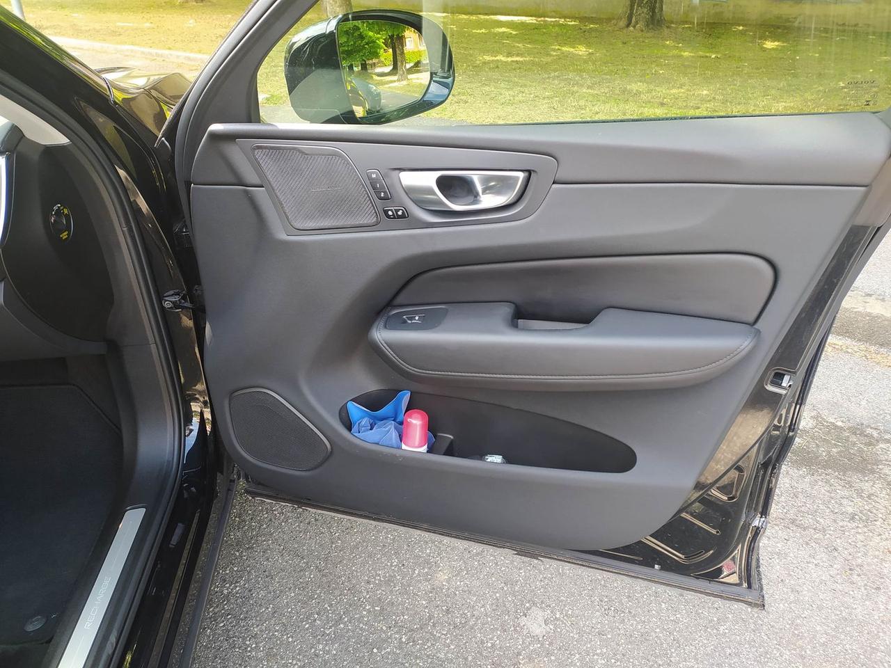 Volvo XC 60 2.0 T6 Recharge PHEV Ultimate Dark