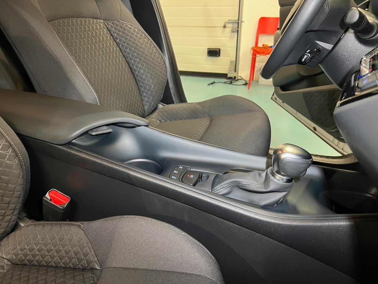 Toyota C-HR 1.8 Hybrid E-CVT Business