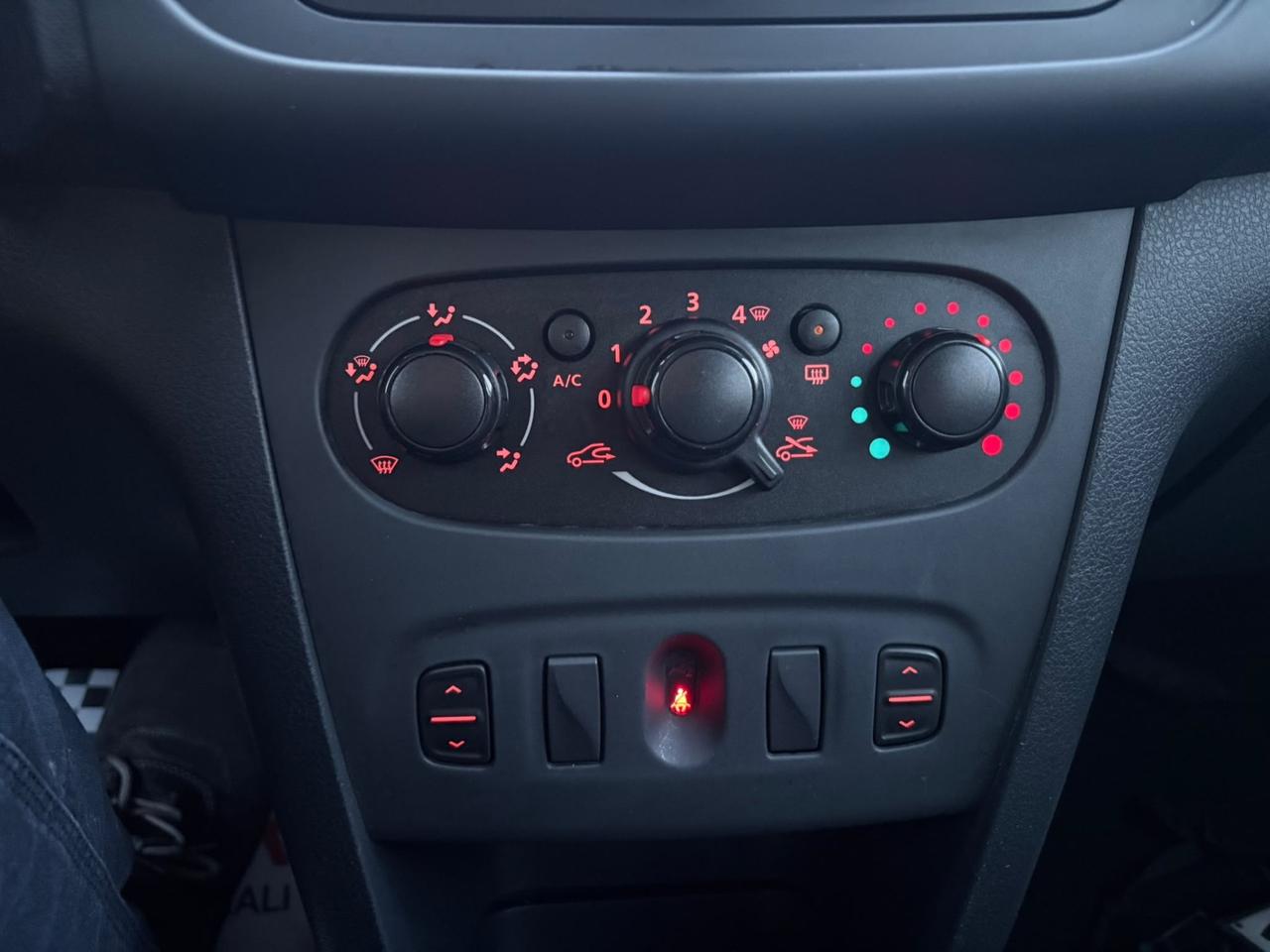 Dacia Sandero 1.2 Lauréate Unipro 2016