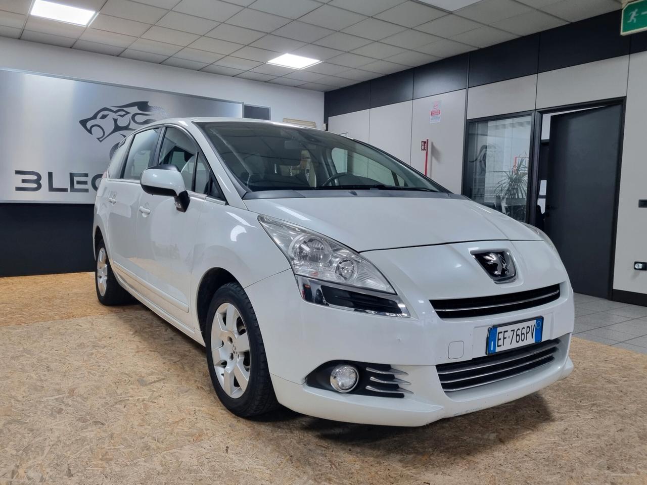 PEUGEOT 5008 1.6 HDi 115CV ACTIVE