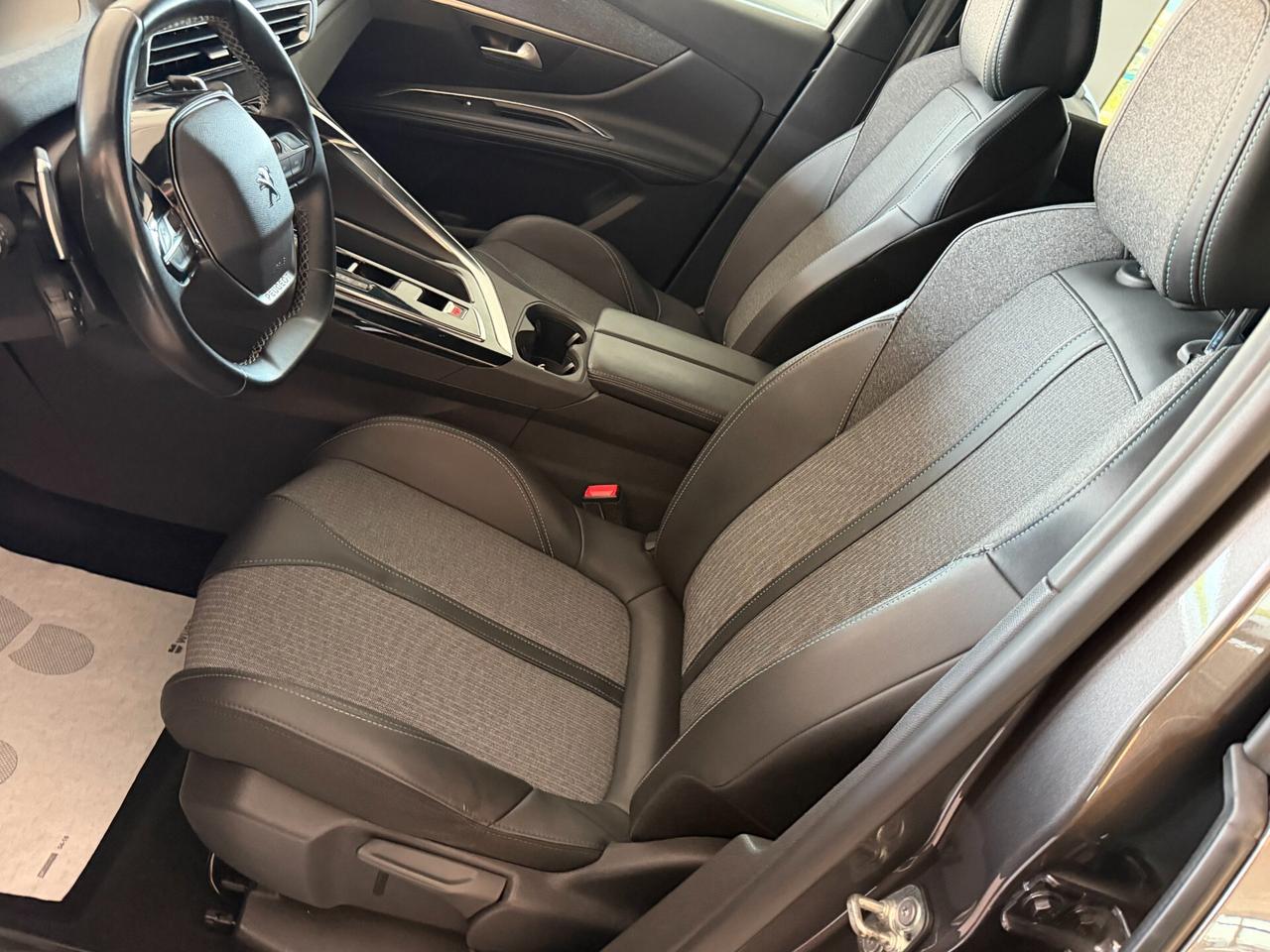 Peugeot 3008 1.5 BLUEHDI 130 cv. Eat8 ALLURE PACK (Nav)
