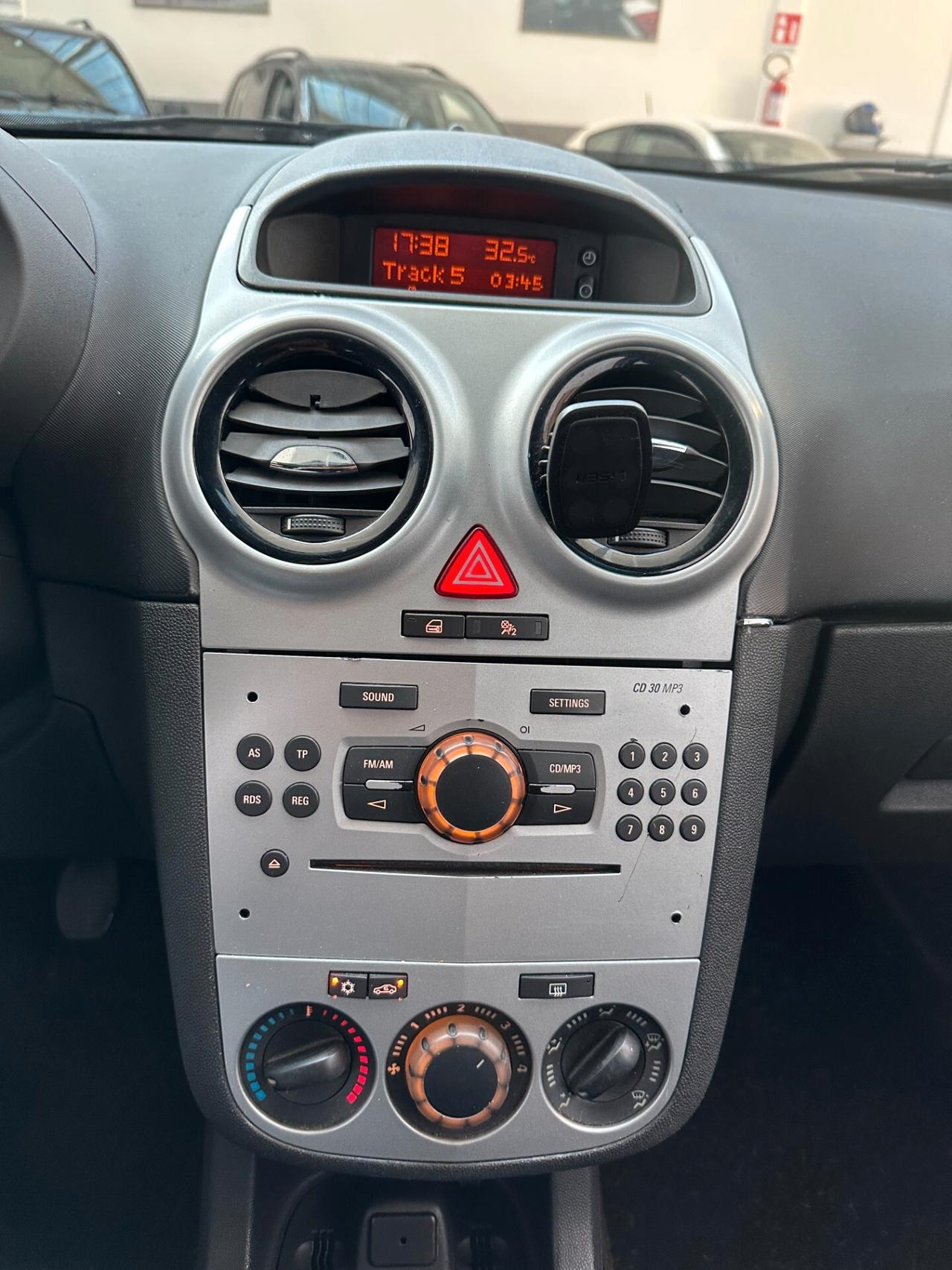 Opel Corsa 1.0 Benz, Euro 5A, cons ridot, si neopatentati