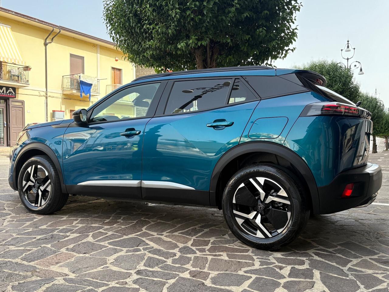 Peugeot 2008 EAT8 Allure FULL/LED PARI AL NUOVO