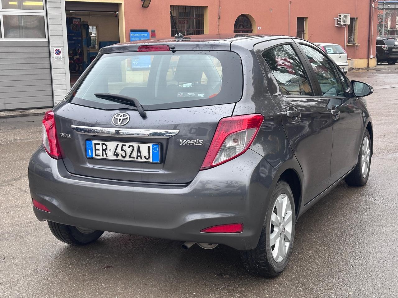 Toyota Yaris 1.0 5 porte Lounge Neopatentati