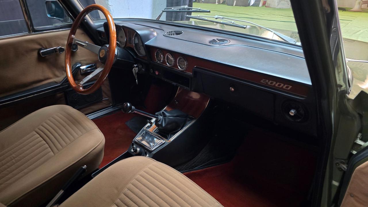 Alfa Romeo 2000 anno 1974 certificabile ASI
