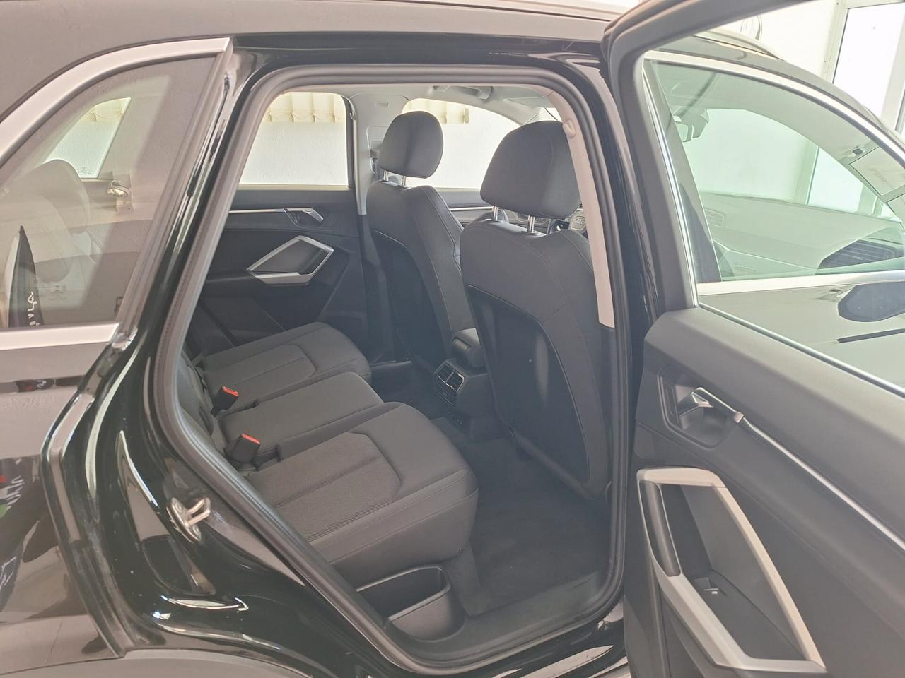 Audi Q3 35 TDI S tronic Business