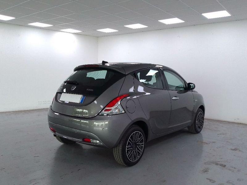 Lancia Ypsilon 1.0 firefly hybrid Gold s&s 70cv