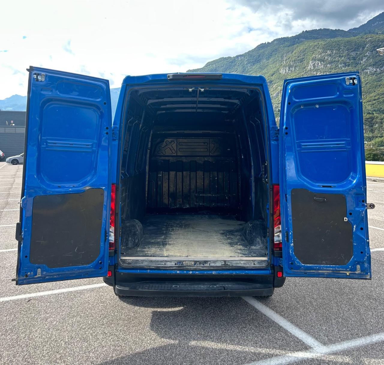 Iveco Daily 35-130 2.3 Diesel Furgone 140.000km