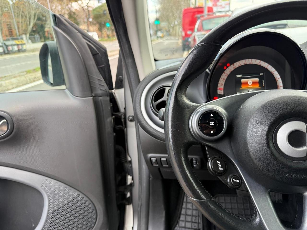 Smart ForTwo 1.0 71cv Coupe Clima cambio Auto Full led tetto panoramico