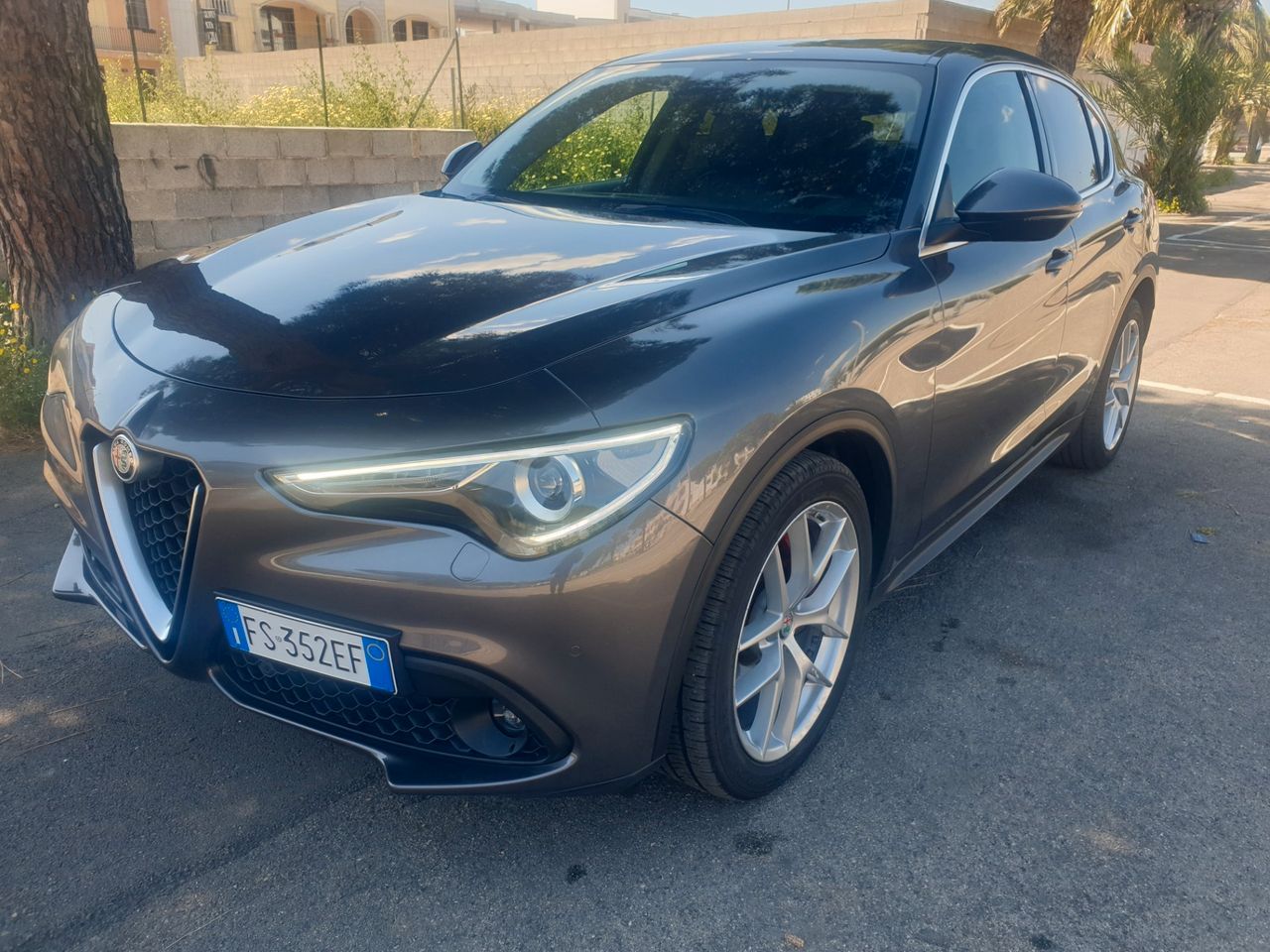 Alfa Romeo Stelvio 2.2 Turbodiesel 180 CV AT8 RWD Super