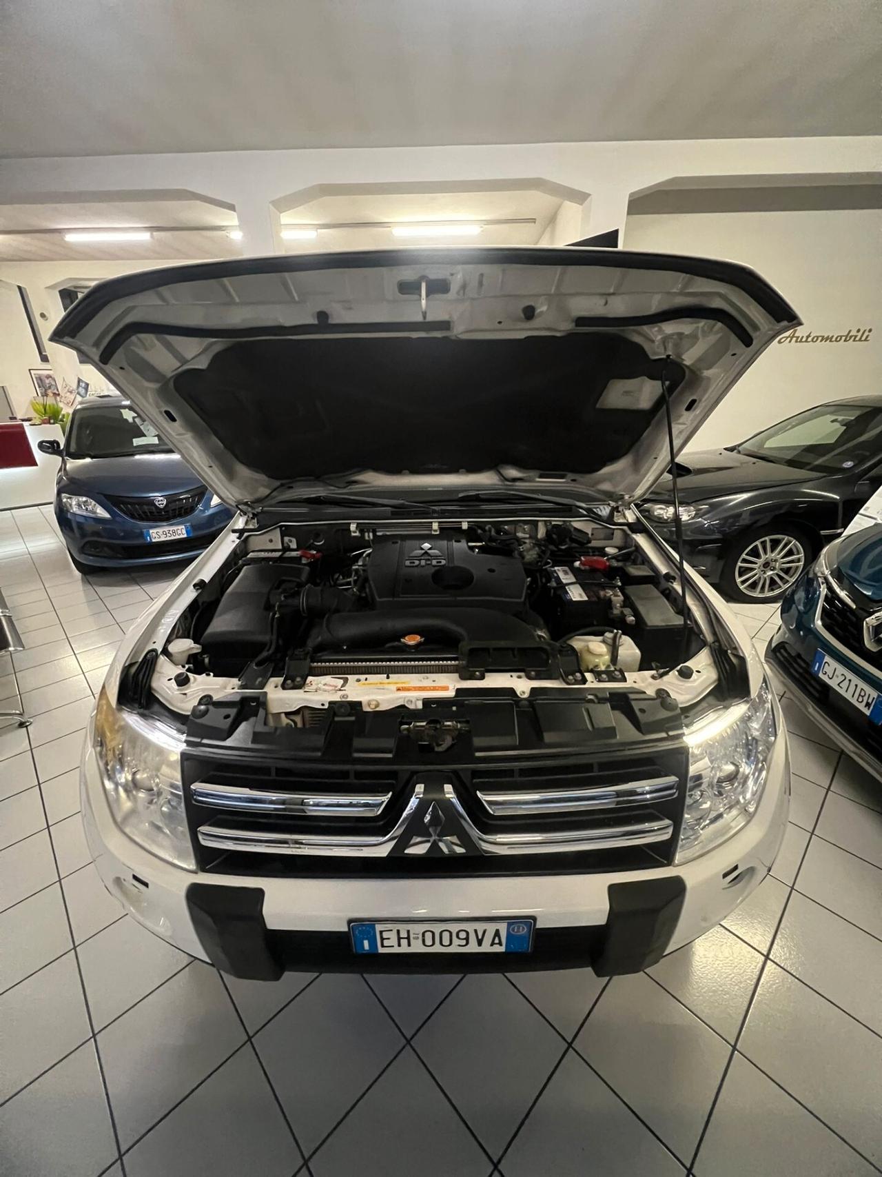 Pajero 3.2 cr Intense 200cv BLOCCO DIFFERENZIALE