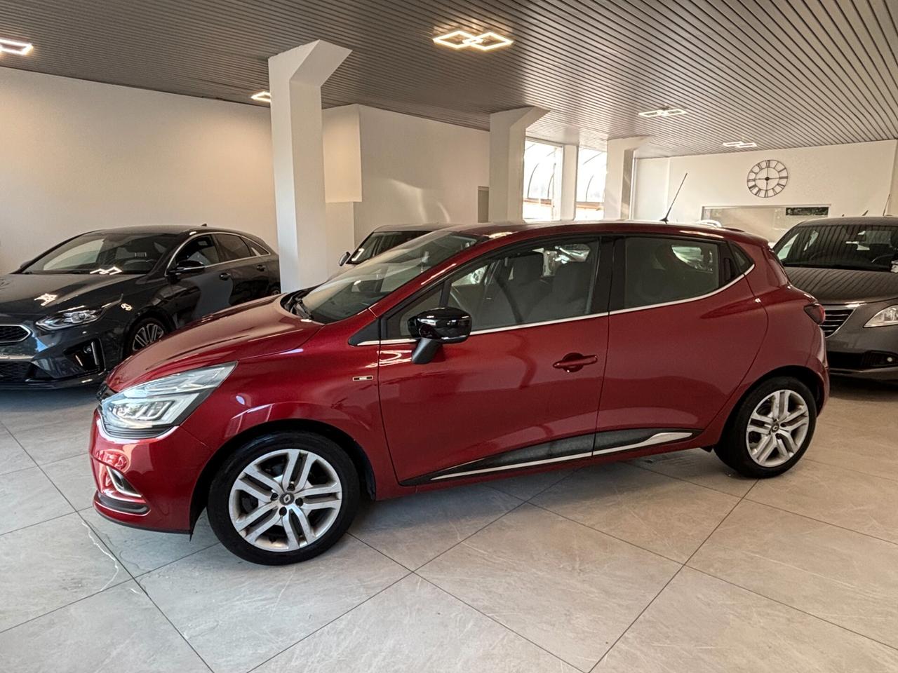 Renault Clio TCe 12V 90 CV 5 porte Moschino Intens