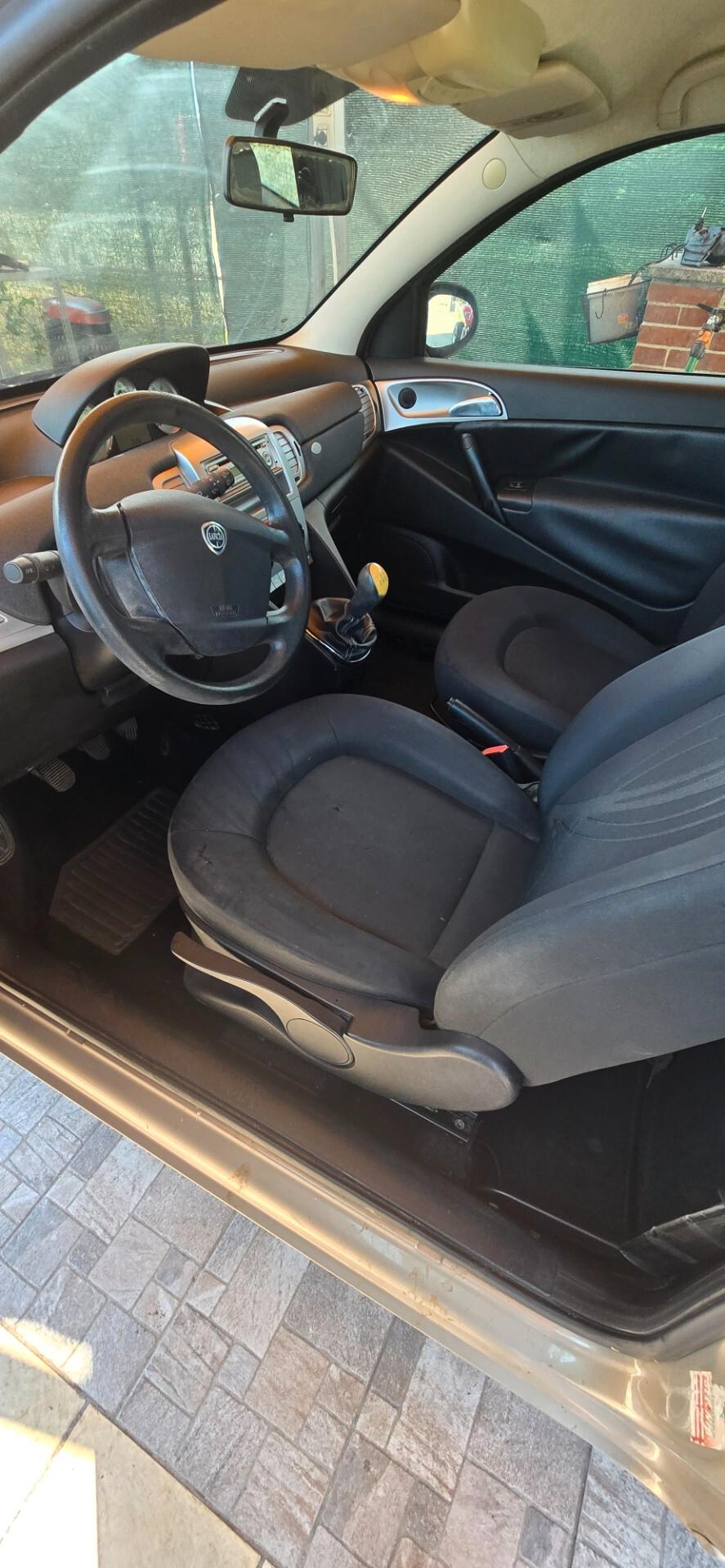 Lancia Ypsilon 1.3 MJT 75 CV Diva