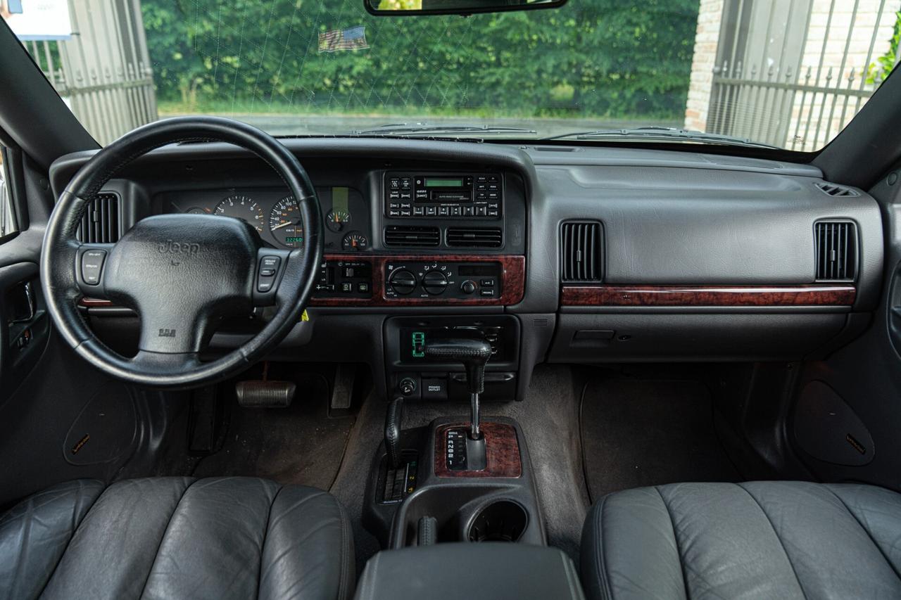 Jeep Grand Cherokee LIMITED LX 5.9 V8 - JEP00027