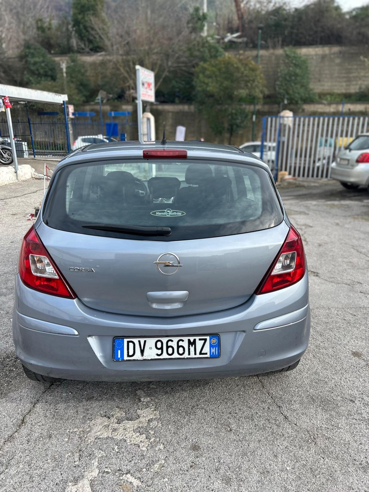 Opel Corsa 1.2 5 porte Cosmo