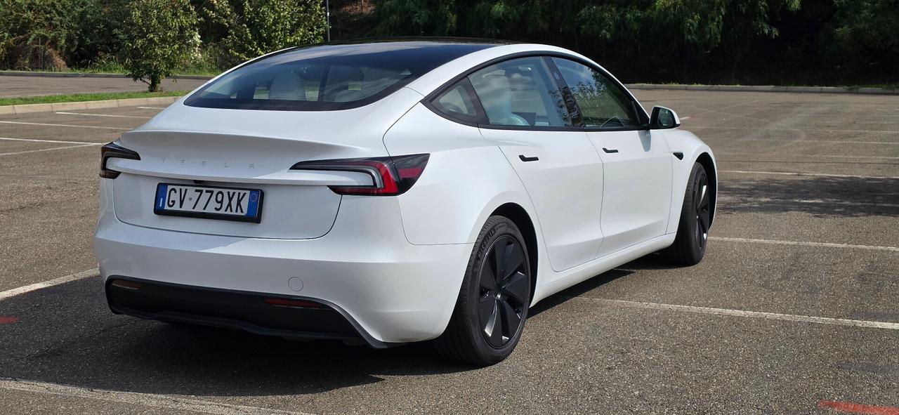 Tesla Model 3 - RWD Premium
