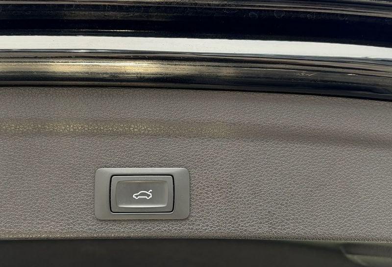 Audi Q3 SPB S Line interno ed esterno 2.0 TDI 150CV S-Tronic 35