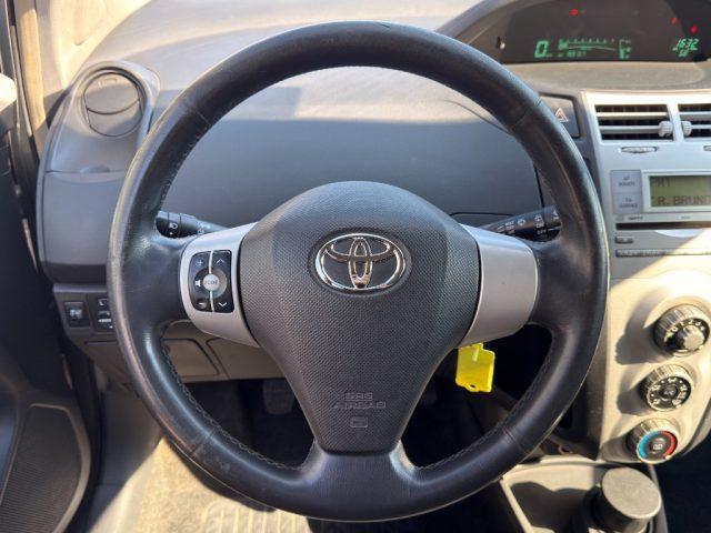 TOYOTA Yaris 1.0 5 porte