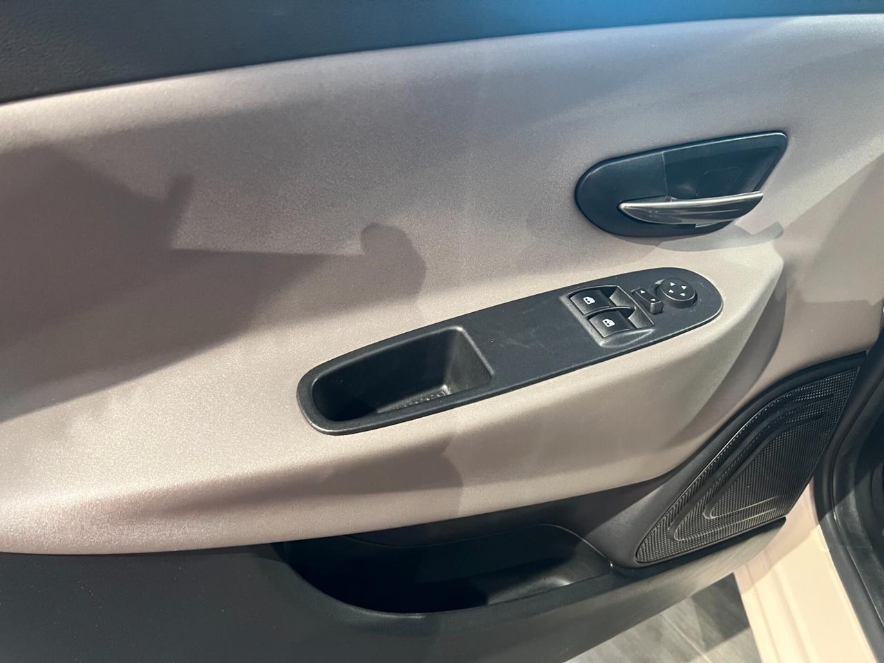 Lancia Ypsilon 1.3 MJT 95 CV 5 porte S&S Gold