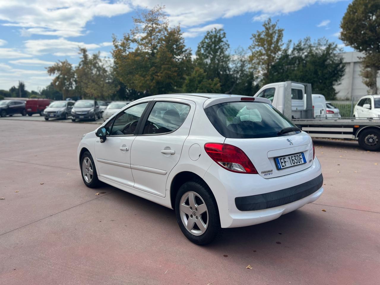 Peugeot 207 1.4 HDi 70CV 5p. Allure