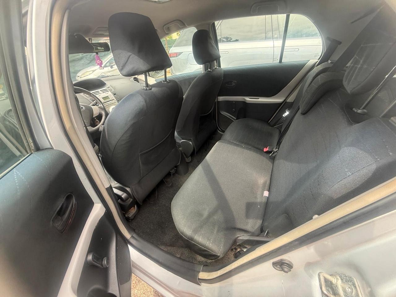 Toyota Yaris 1.0 5 porte
