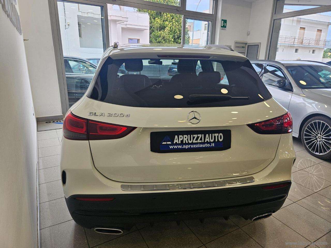 MERCEDES-BENZ GLA 200 d Automatic Premium