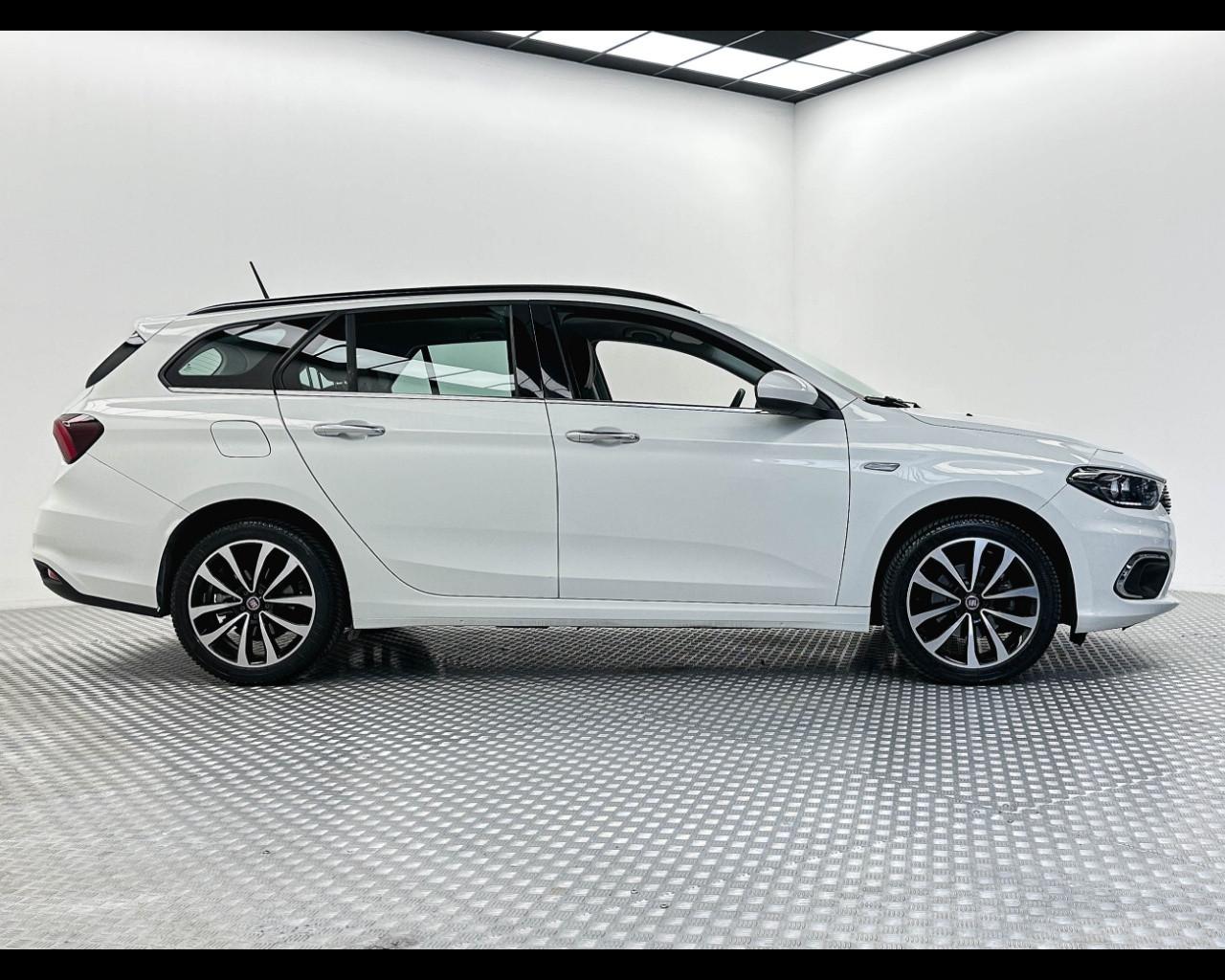 FIAT Tipo (2015-->) - Tipo 1.6 Mjt S&S DCT SW Lounge