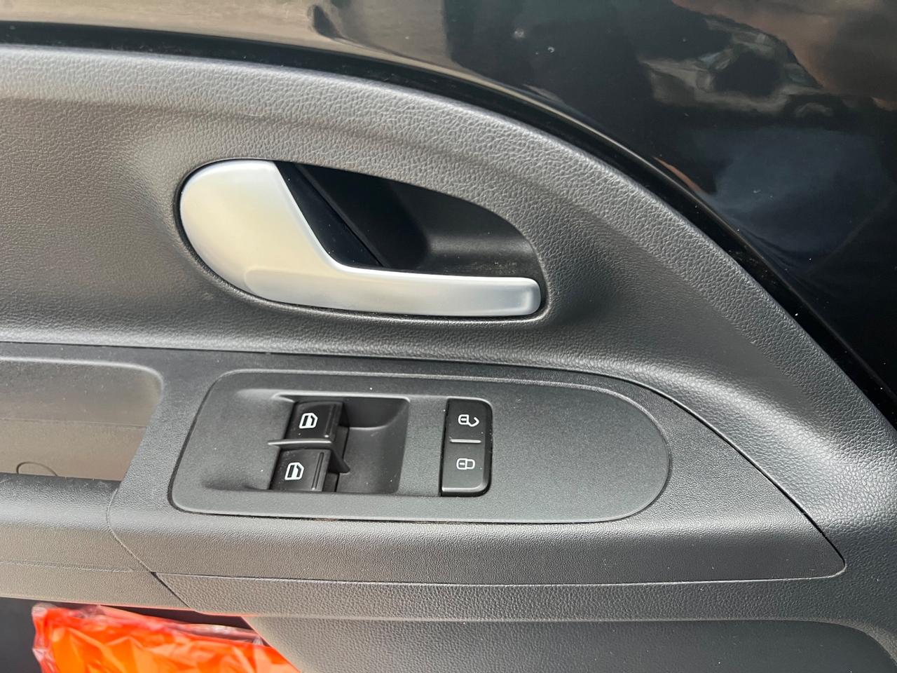 Volkswagen up! 1.0 BENZINA METANO PERMUTE RATE GARANia