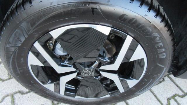 Peugeot 2008 PureTech 130 S&S EAT8 GT