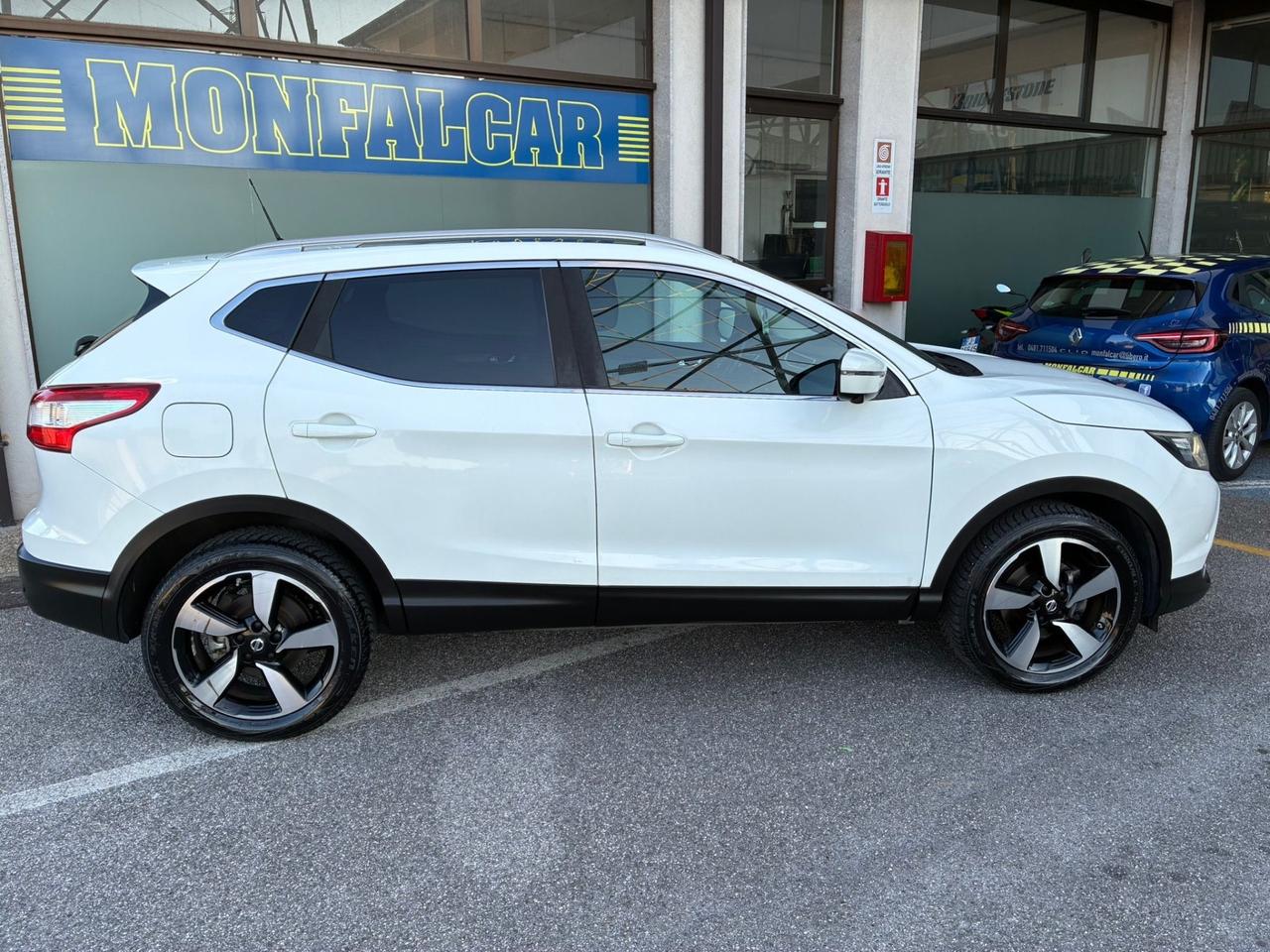 Nissan Qashqai 1.2 DIG-T Tekna 2016 da vetrina