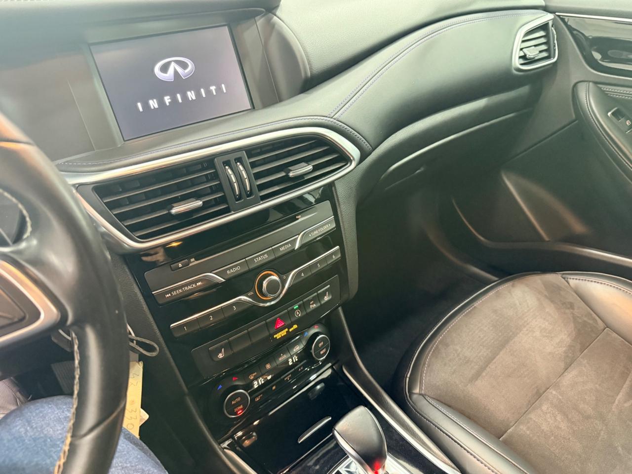 Infiniti Q30 1.5 diesel DCT Premium OK NEOPATENTATI