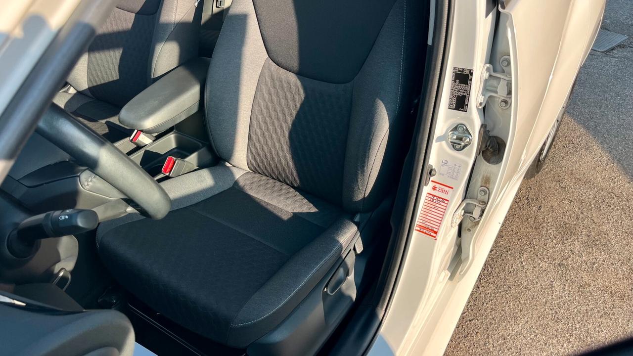 Toyota Yaris 1.5h Active " NON VINCOLI / TAGLIANDI TOYOTA "