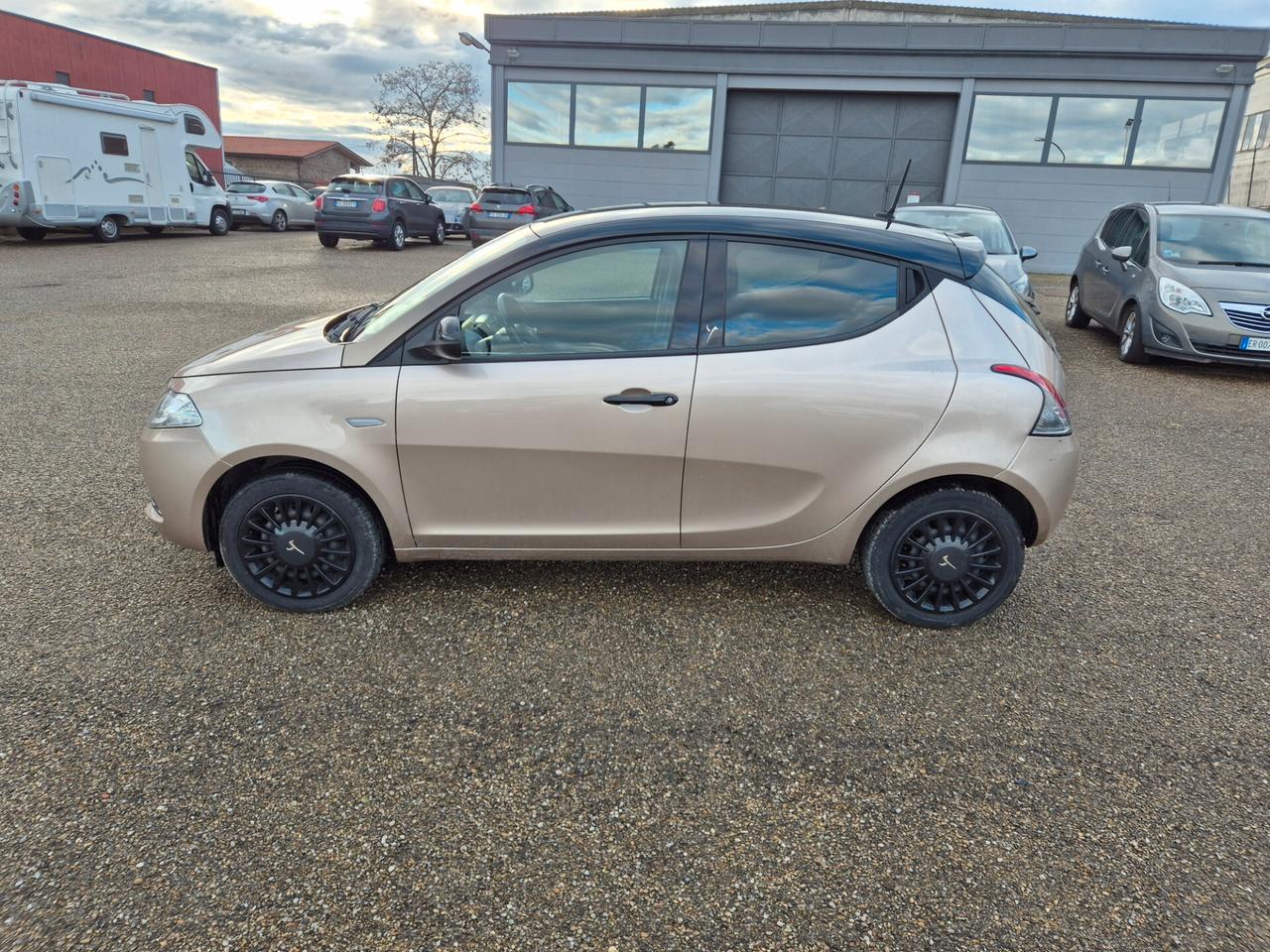 Lancia Ypsilon 1.2 69 CV 5 porte GPL Ecochic Black and Noir