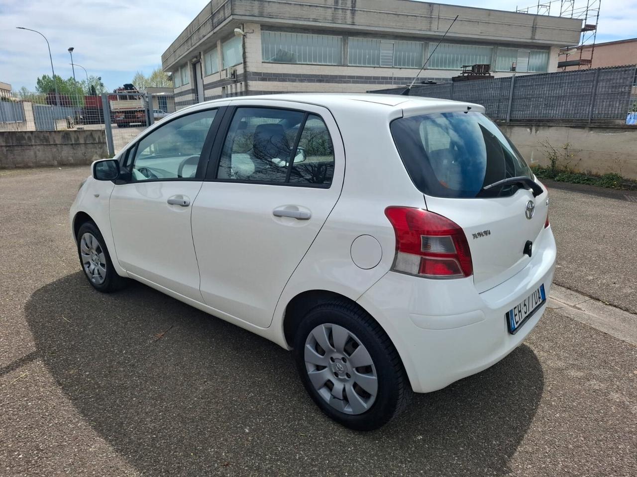 Toyota Yaris 1.0 5 porte 2011 SOLO 124.000 KM