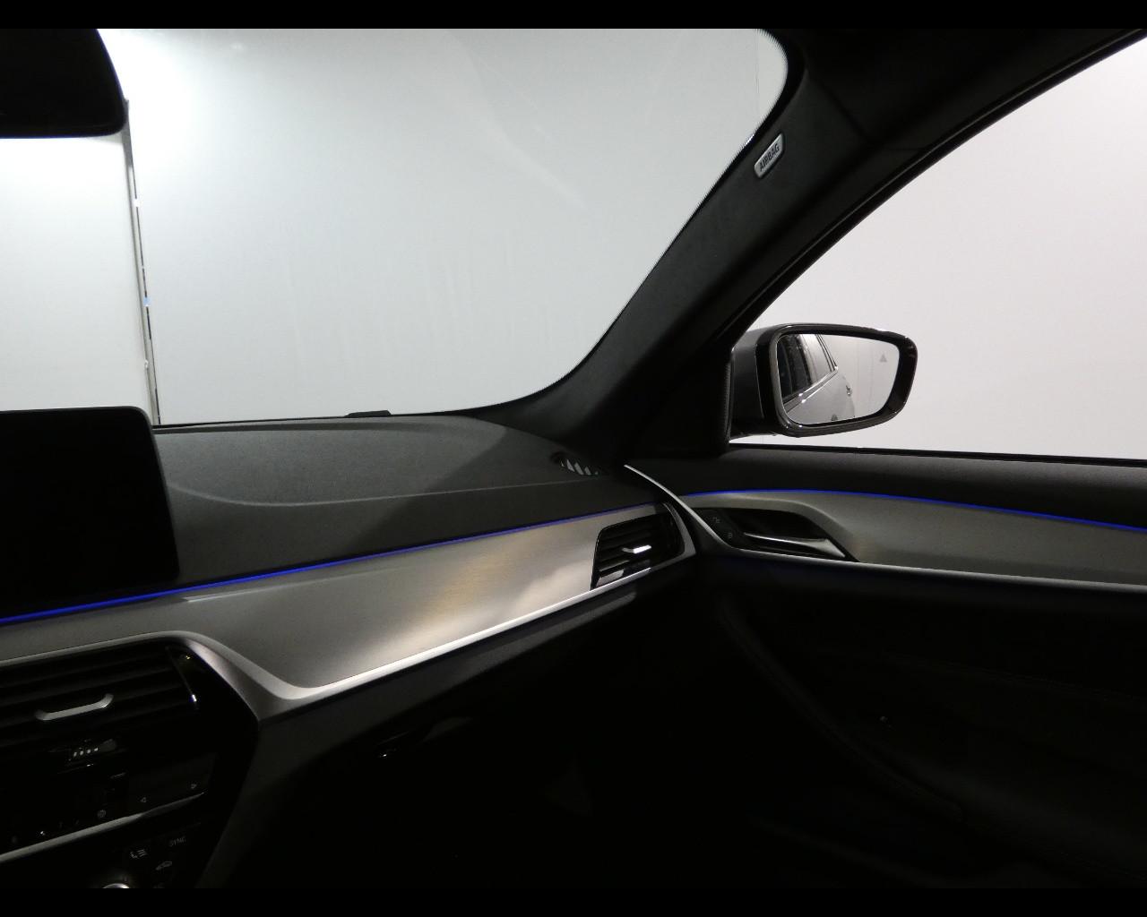 BMW Serie 5(G30/31/F90) - 530d 48V xDrive Touring Msport