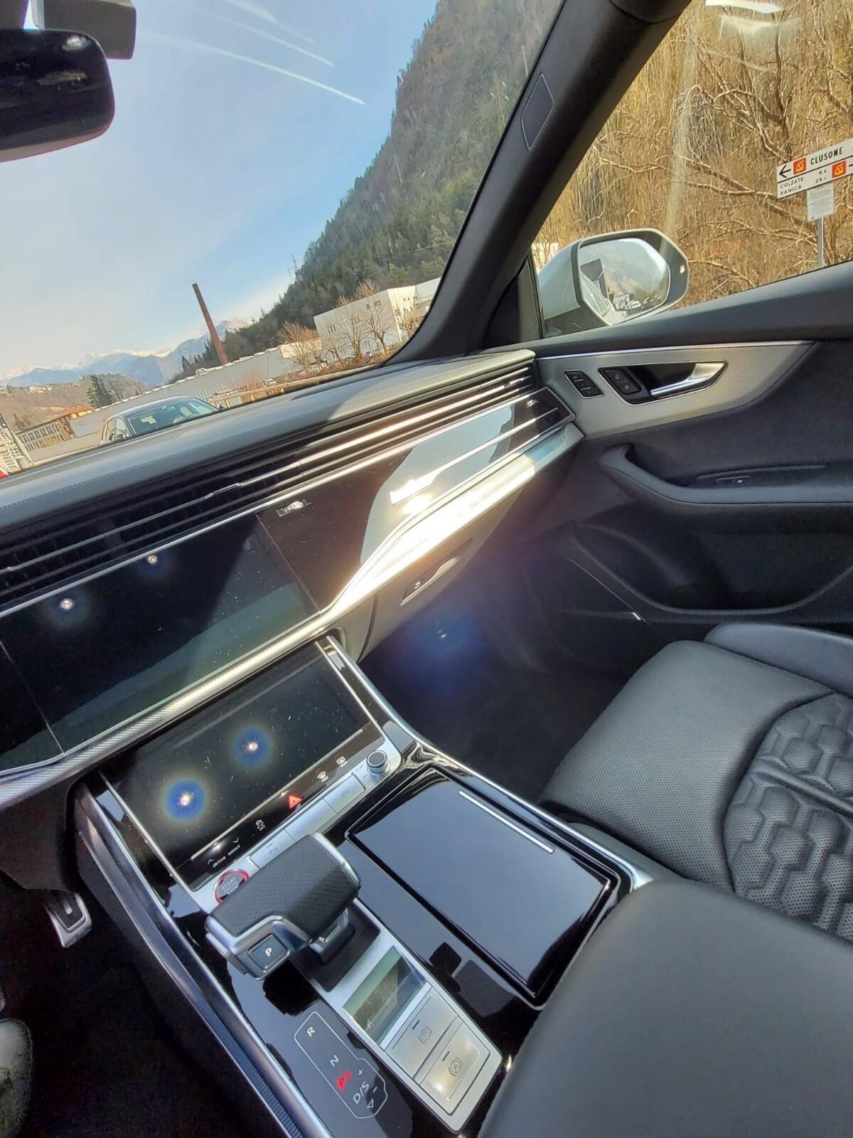 Audi Q8 RS TFSI V8 quattro tiptronic