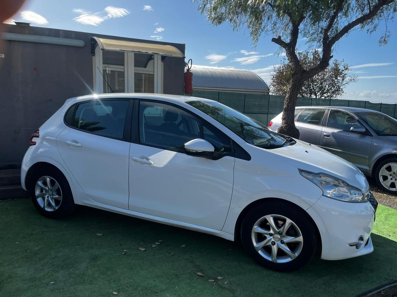 Peugeot 208 1.4 e-HDi 68 CV S&S robotizzato 5 porte Active