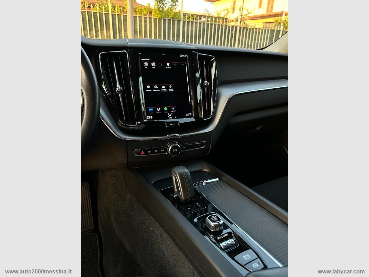 VOLVO XC60 B4 GEARTRONIC MOMENTUM IBRIDO DIESEL/ELETTTICO