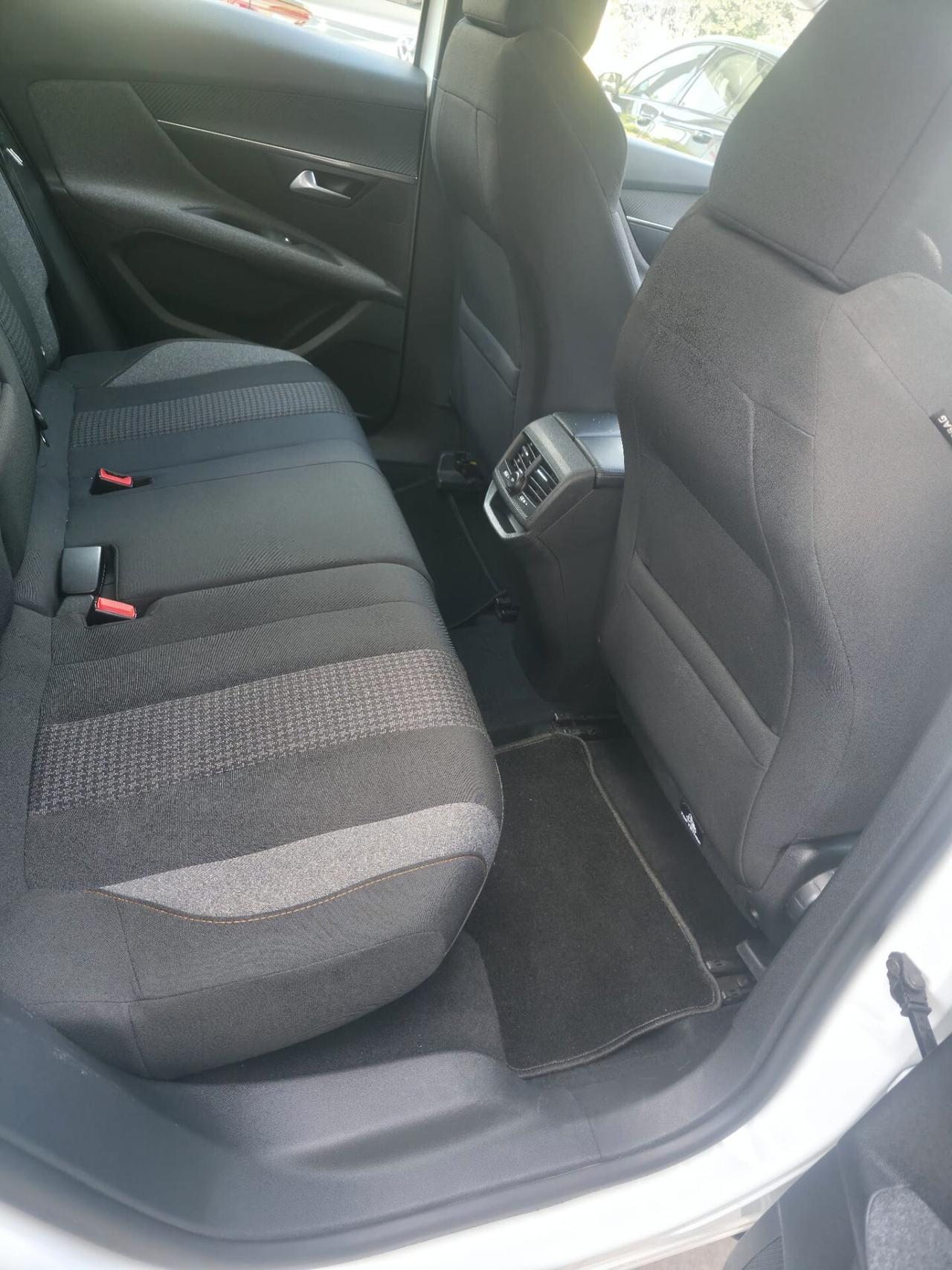 Peugeot 3008 BlueHDi 130 S&S Active Business