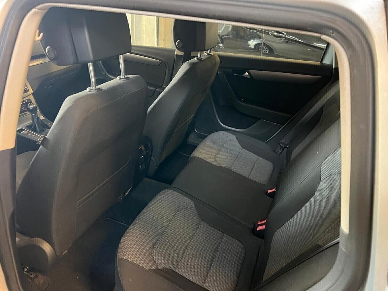 Volkswagen Passat 2.0 TDI Comfortline BlueM. Tech.-2011