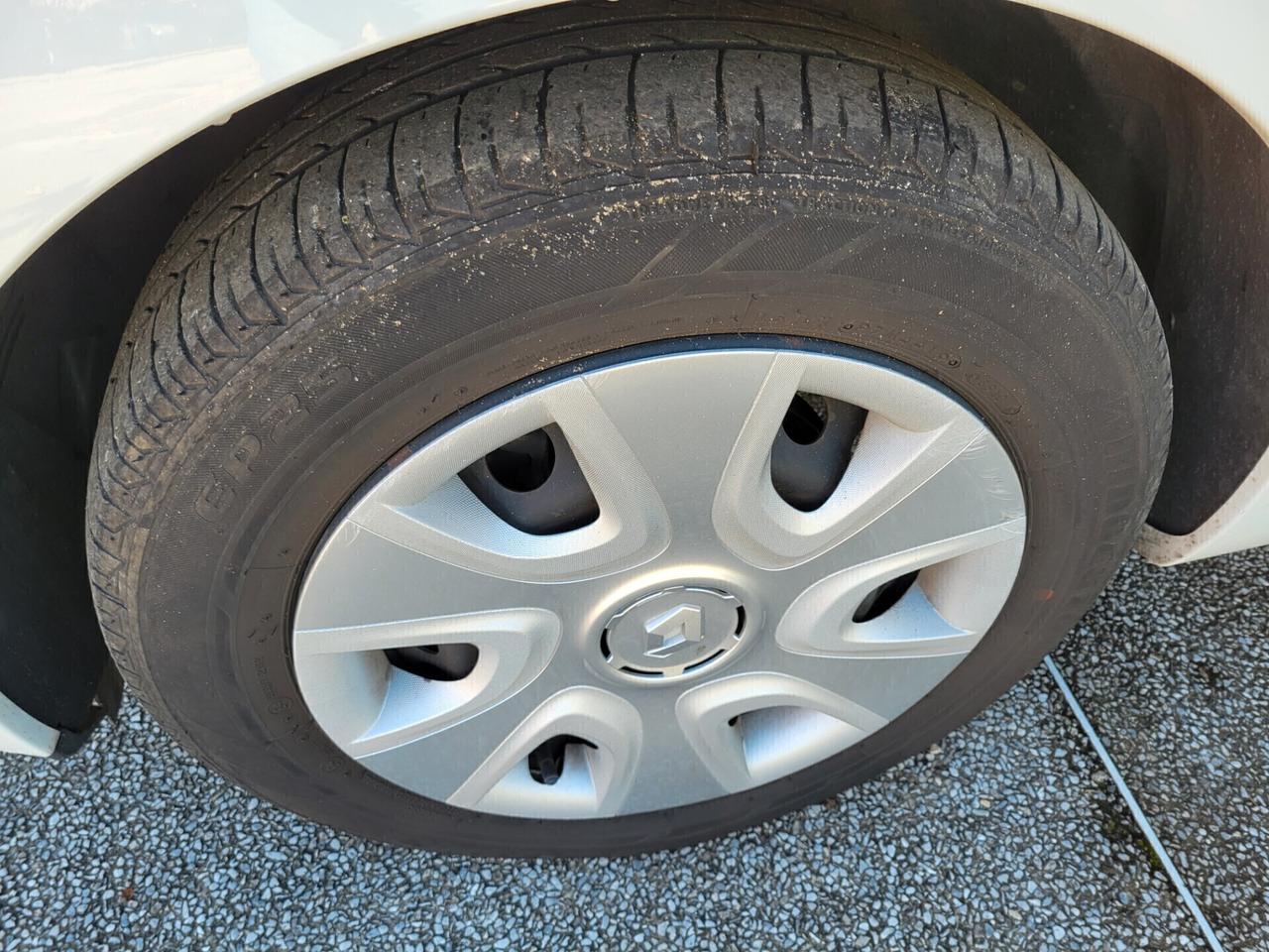 Renault Clio 1.5 dCi 75CV AUTOCARRO NEOPATENTATI