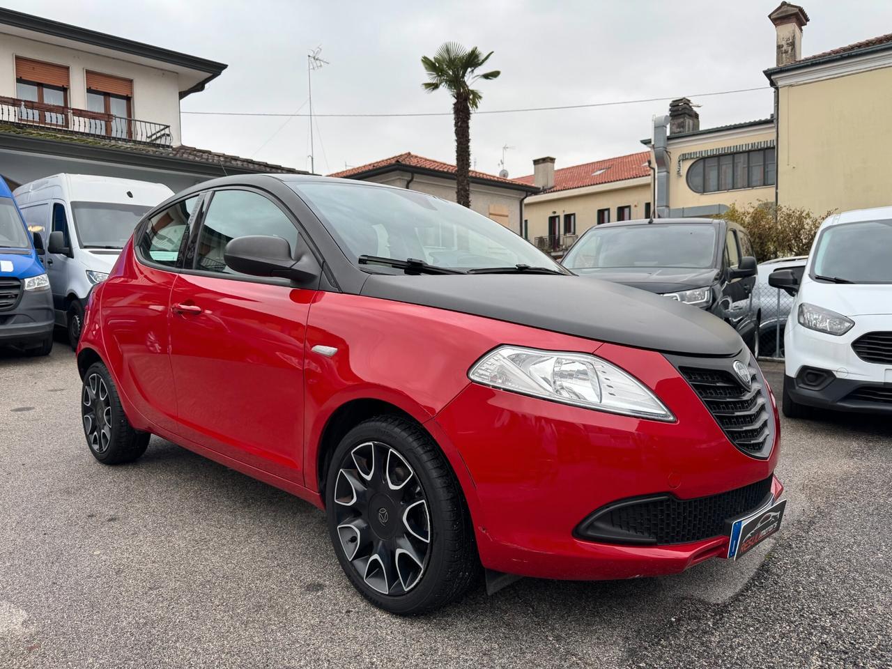 Lancia Ypsilon 1.2 69 CV 5 porte S Momodesign
