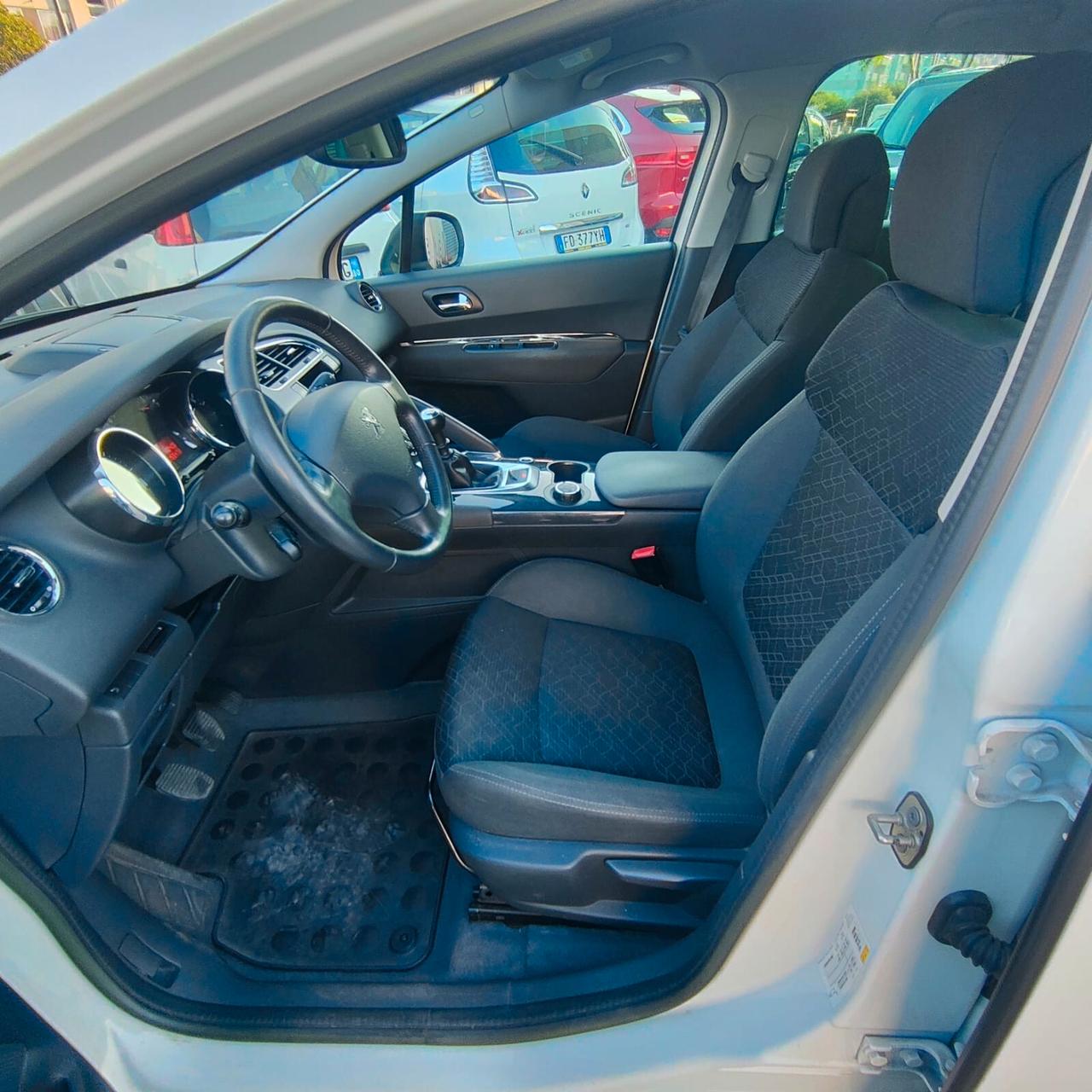 Peugeot 3008 1.6 HDi 115CV Business