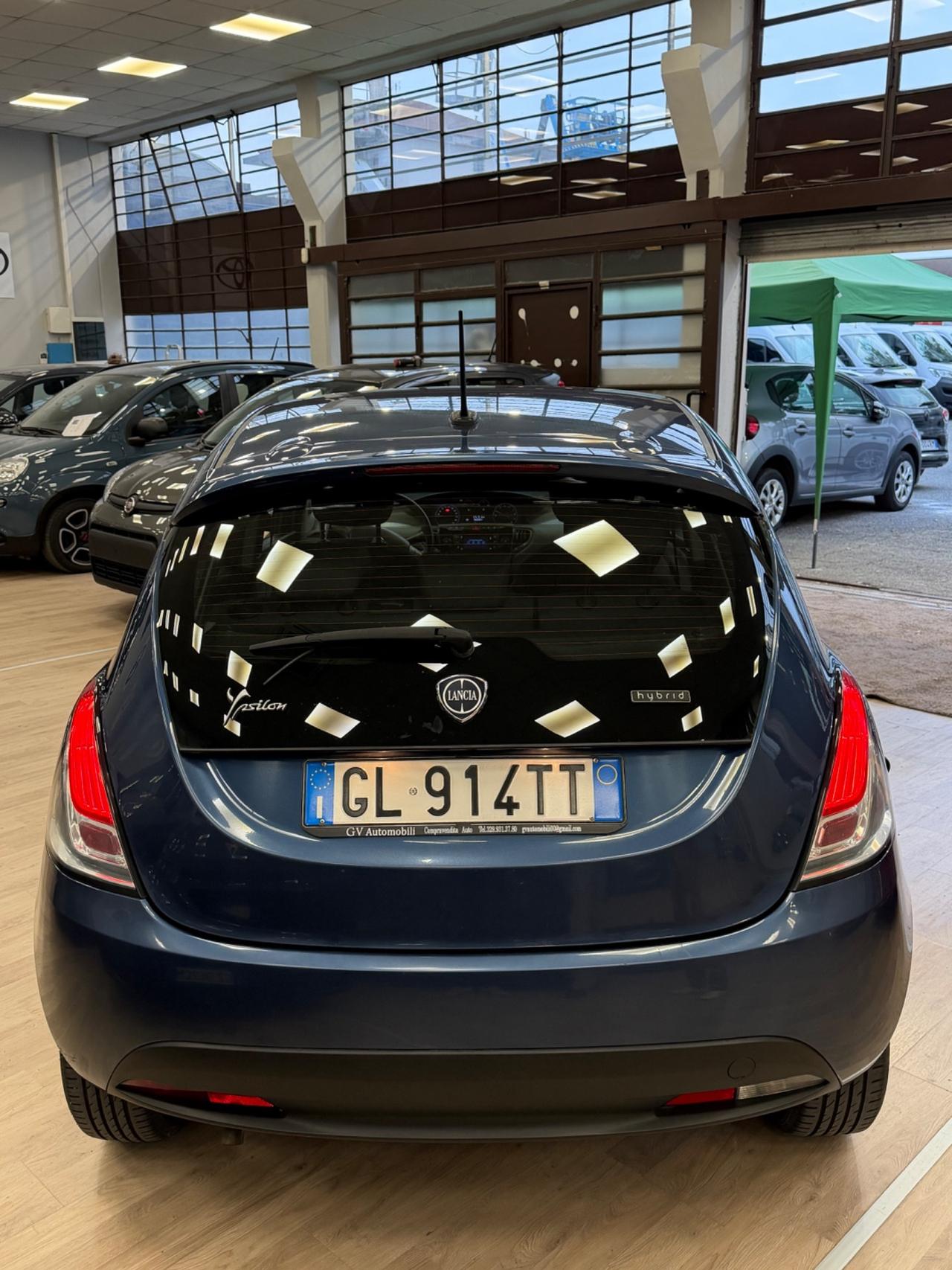 Lancia Ypsilon 1.0 FireFly 5 porte S&S Hybrid Silver