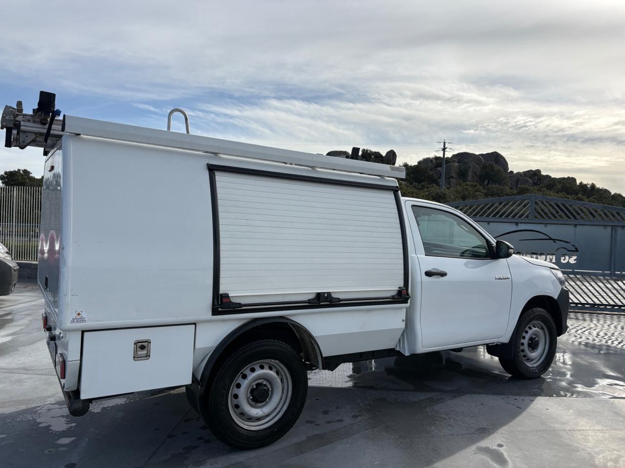 Toyota Hilux 2.4 D-4D A/T 4WD OFFICINA MOBILE, 2 Posti