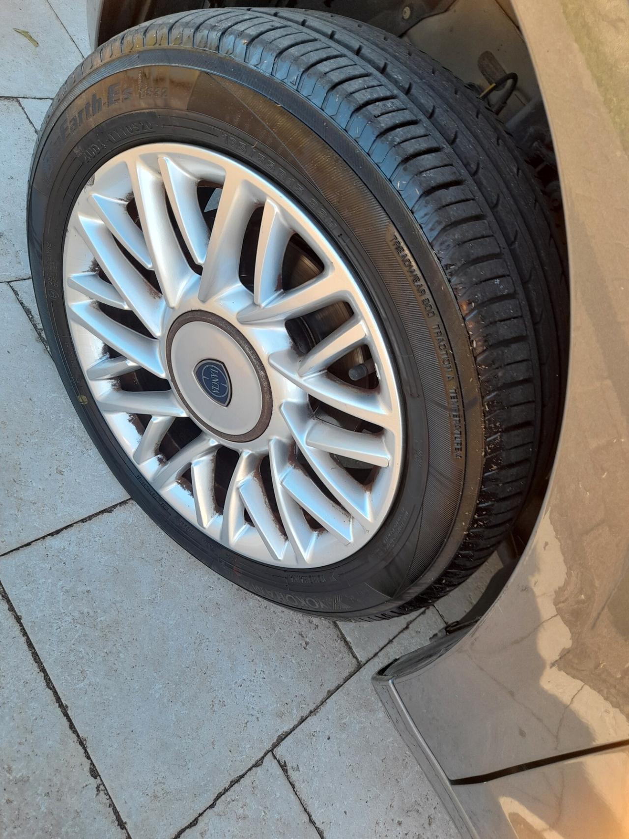 Lancia Ypsilon 0.9 TwinAir 85 CV 5 porte Metano