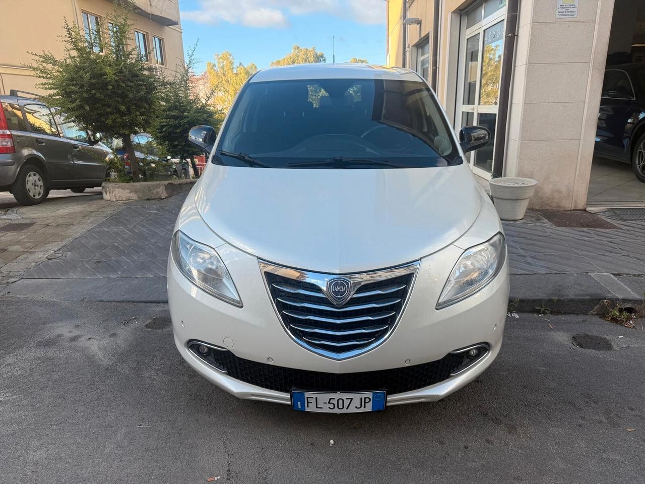Lancia Ypsilon 1.3 MJT 16V 95 CV 5 porte S&S Silver